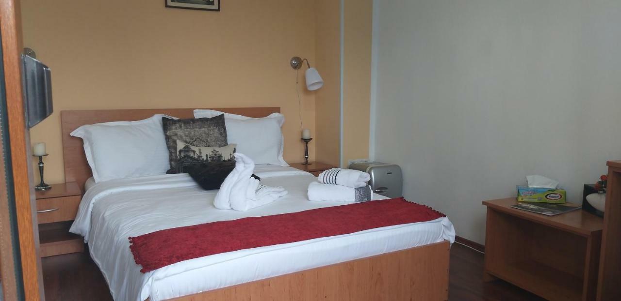 La Casa Nord Hotel Boekarest Buitenkant foto